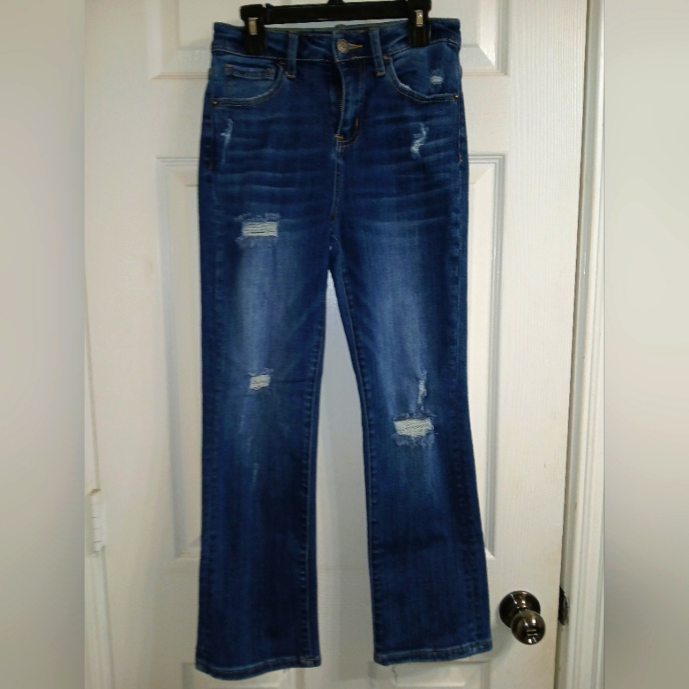 Risen distressed kick crop jeans size 24/0